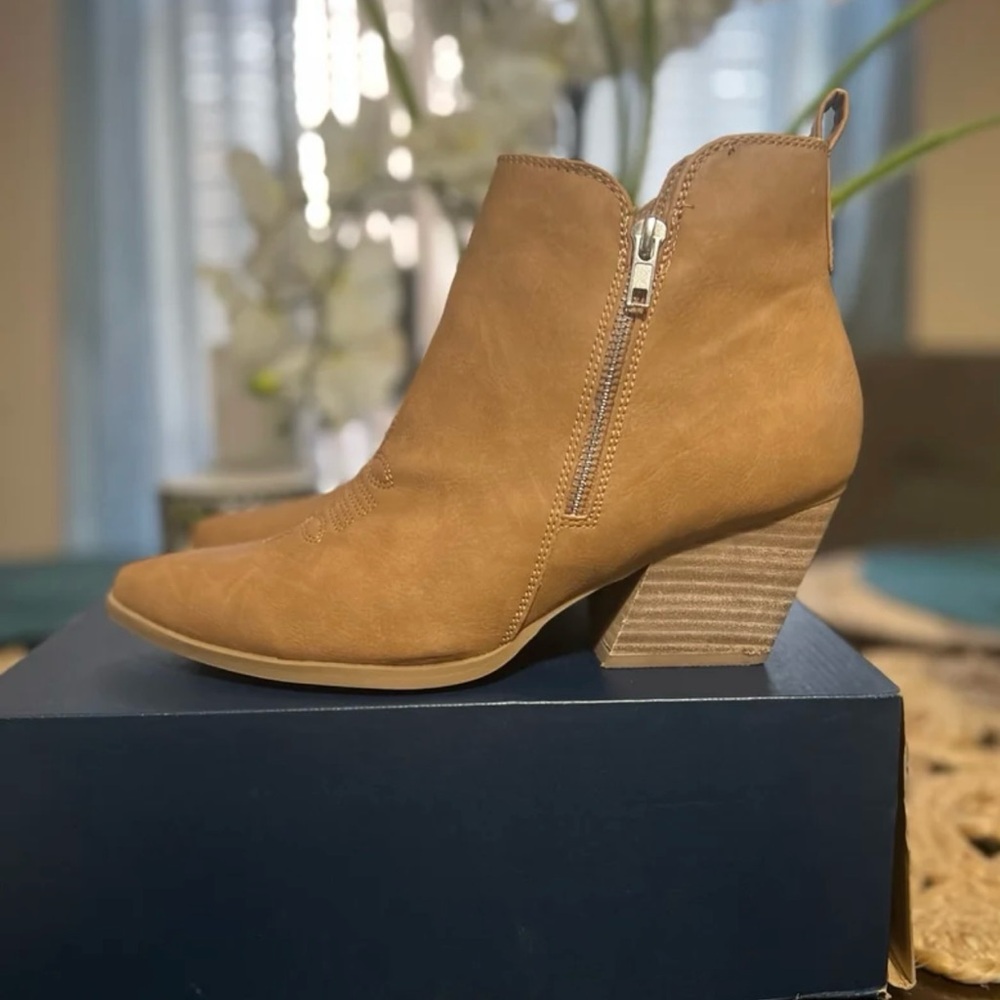Dolce Vita "KIKI" Tan Ankle Boot